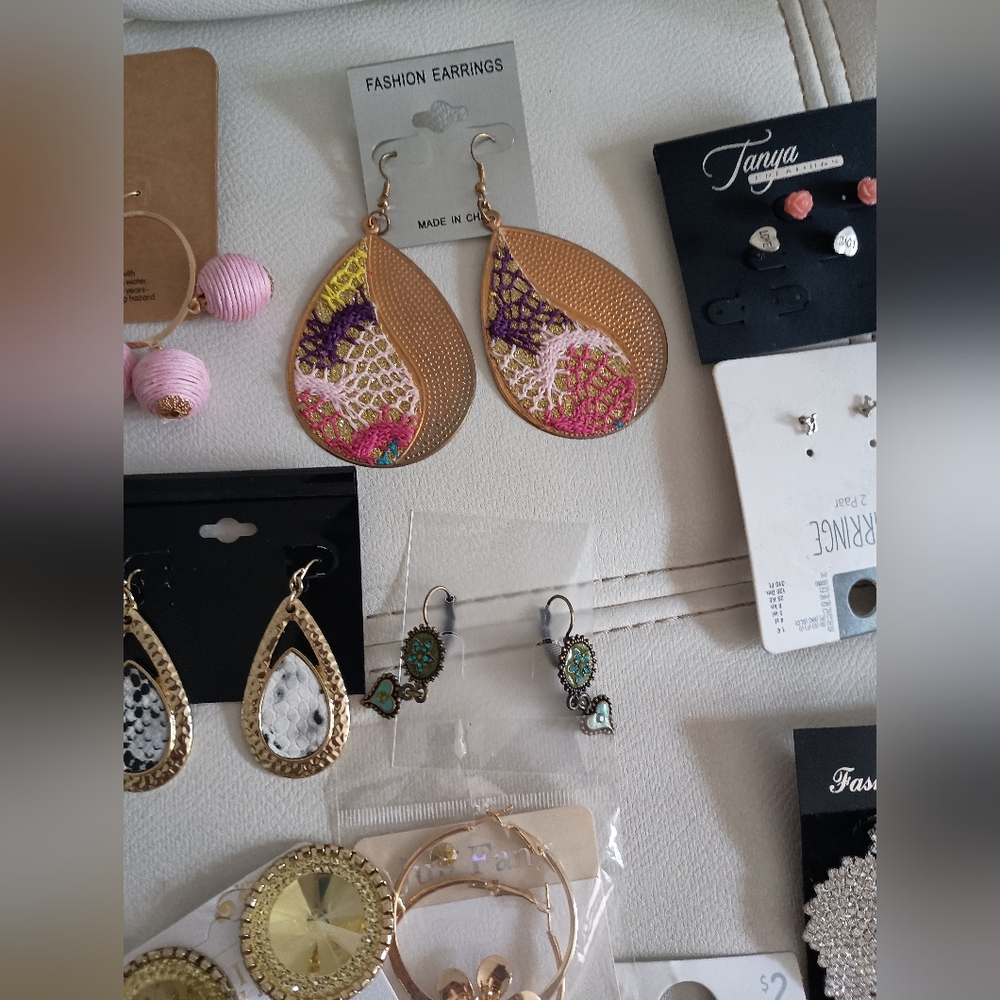 New Earings Bundle - Picture 12 of 16